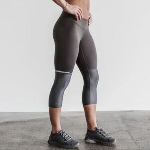 NWT NOBULL Women's Cropped Running Leggings